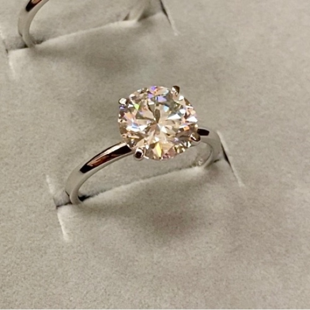 4 Carat Round Cut Moissanite Engagement Ring VVS1, Brand New - Picture 6 of 6